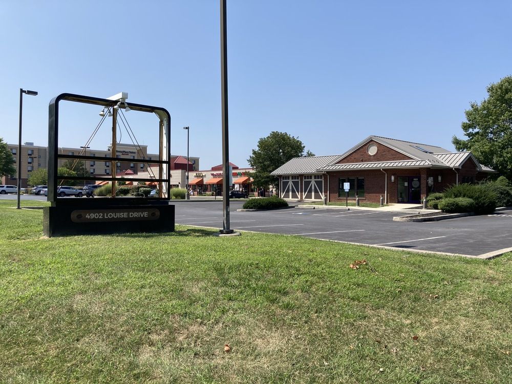 4902 Louise Dr, Mechanicsburg, PA 17055